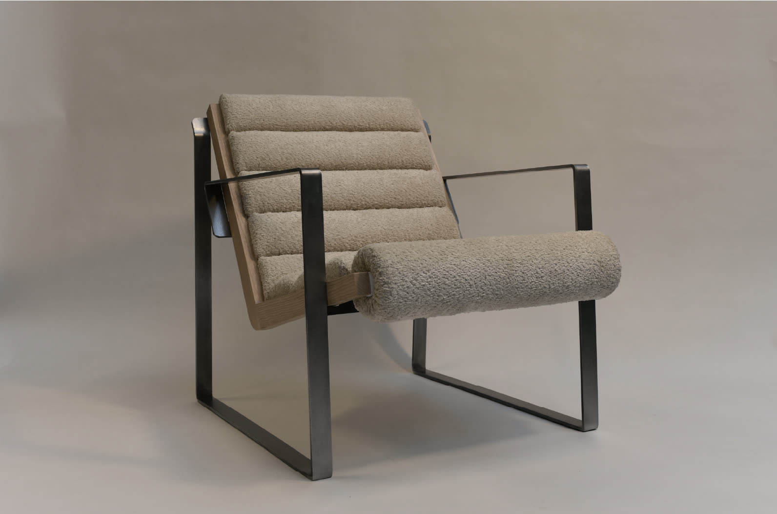 RØN lounge chair in ash, steel and bouclé